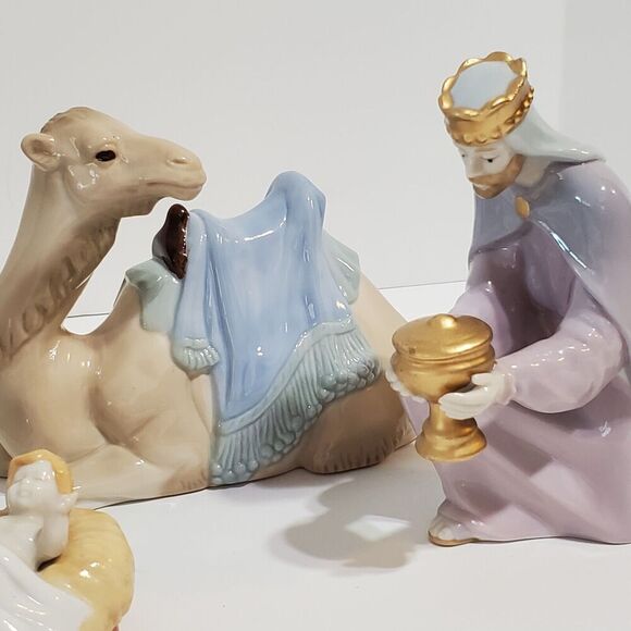 Avon Porcelain Nativity Set Signed O’Brien Bethlehem Jesus Mary Camel Wiseman - Picture 4 of 8